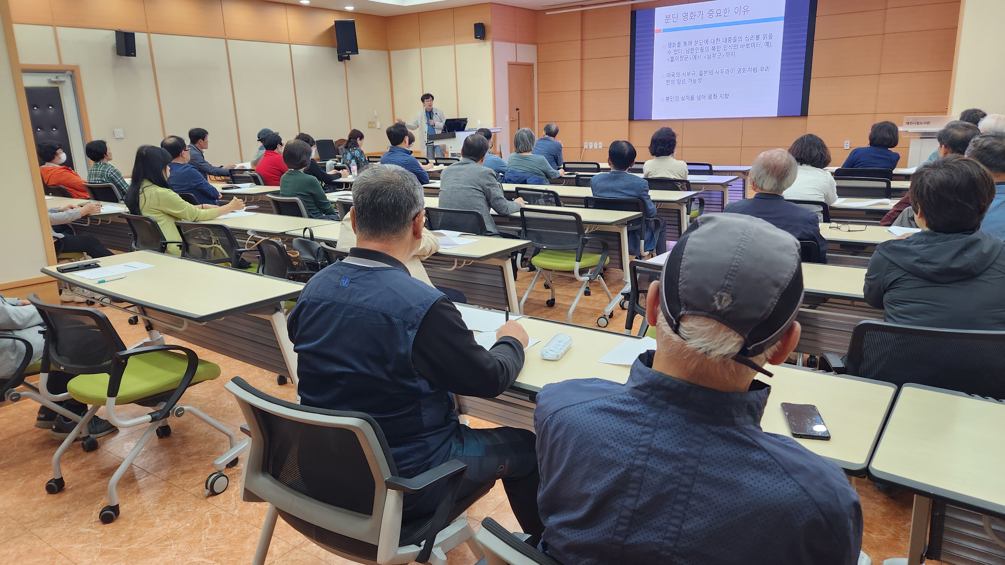 [2023.5.3]스크린으로 만나는 한반도-의형제가 된 남한과 북한 이미지